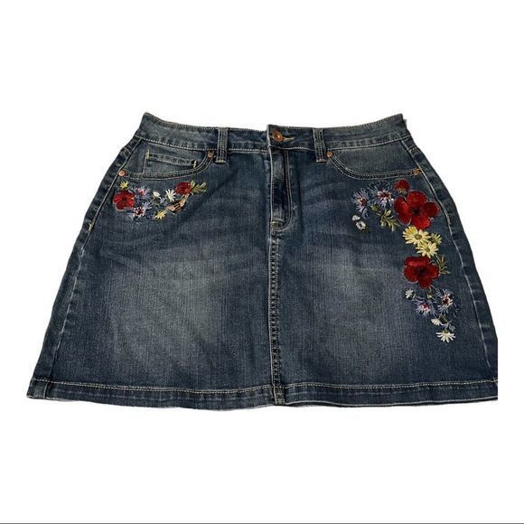 Highline Floral Embroidered Mini Jean‎ Denim Skirt - Picture 2 of 6